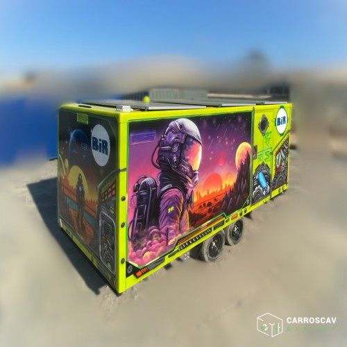 Remolque renovado en caseta de obra